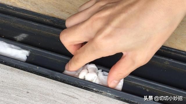 窗户怎样擦都不干净一条条痕迹,窗户缝隙死角怎么擦干净