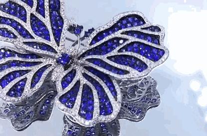 机关重重的珠宝里，除了爱情，还有毒药和刺杀