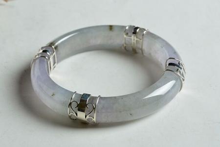 翡翠手镯摔坏了怎么办,摔碎的翡翠手镯怎么处理