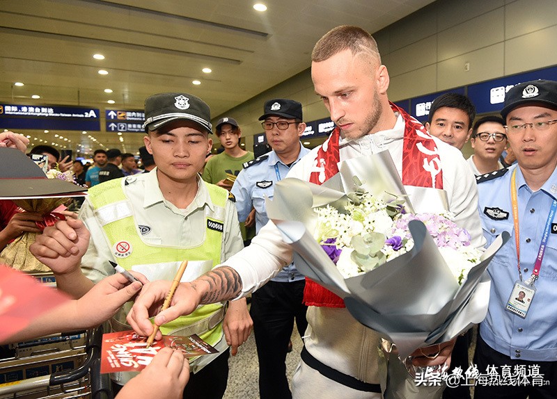 魔都100:奥地利*力暴**前锋火线加盟上港队“伊布二世”阿瑙托维奇