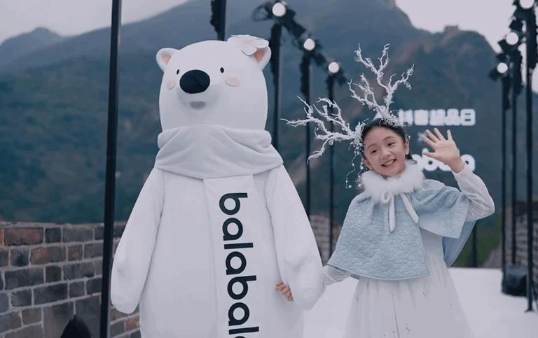 爬雄伟长城,看balabala“羽你相绒”大秀,孩子们的冬天充满想象