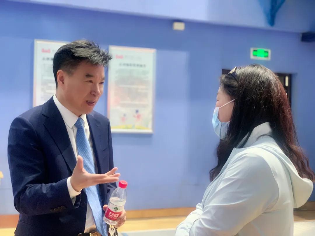 两大名校校长,南京十二中校长殷树凤