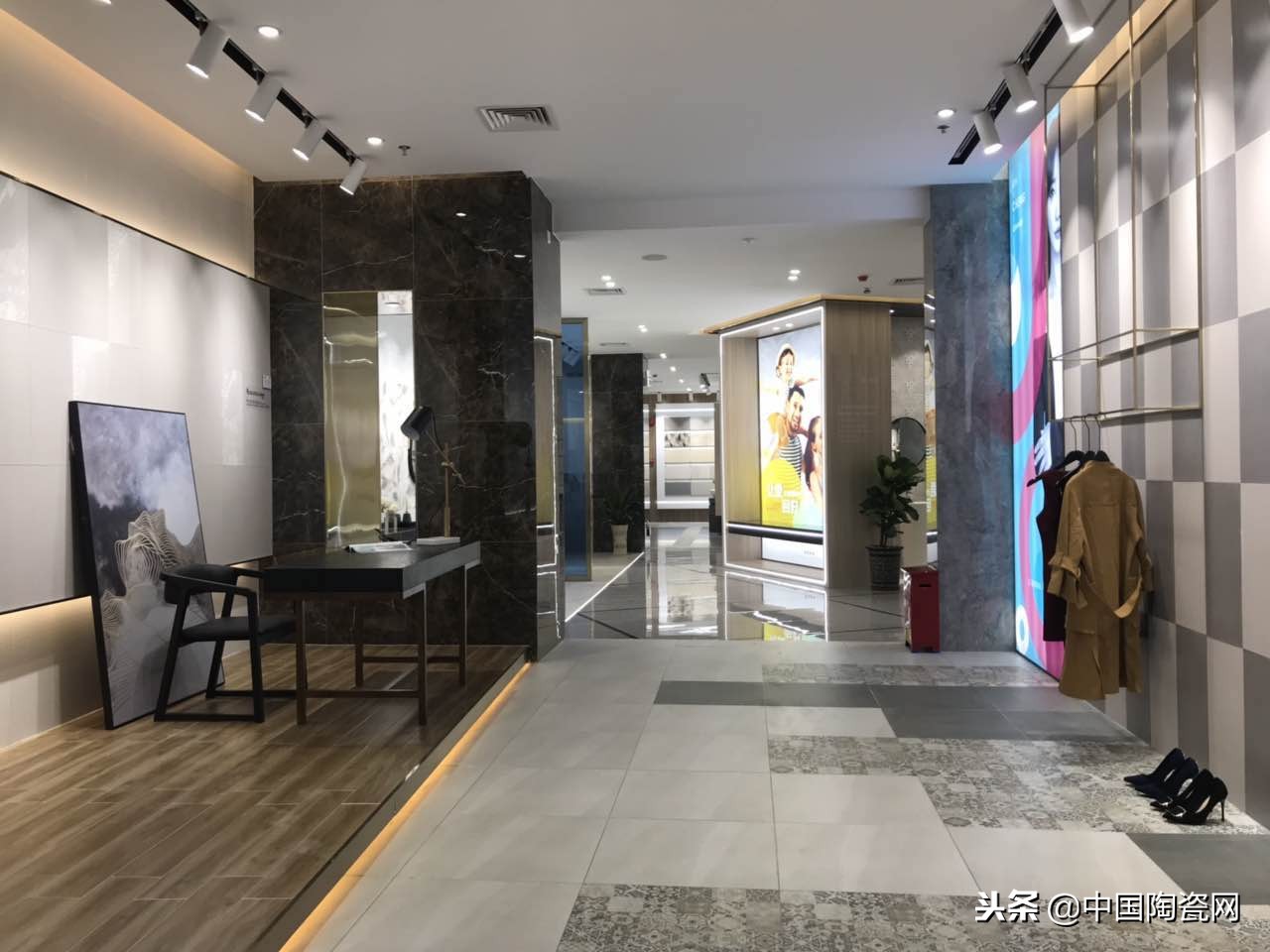 中陶君巡展-骏程：新装如此美，代言人柳岩你知道吗？