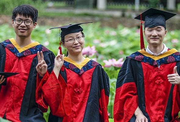 为啥博士毕业要当大学老师,为什么博士都愿意去高校当老师