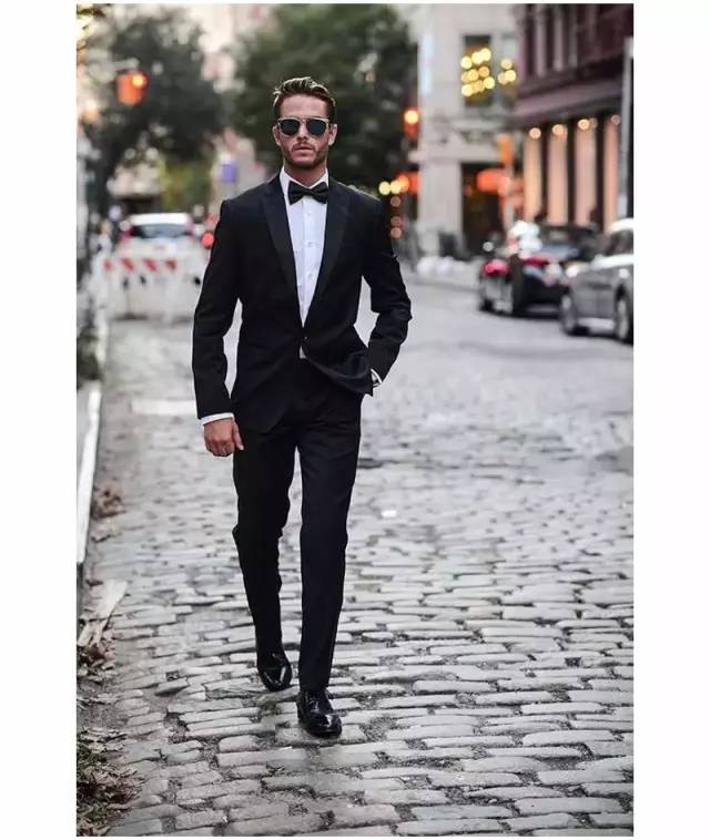 男人都需要一身合适的西装，怎样定制西装才能更加合身？