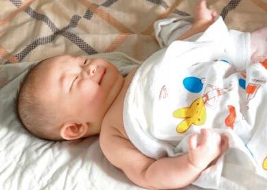 女婴刚出生6天就来月经了,生完宝宝来大姨妈的前兆