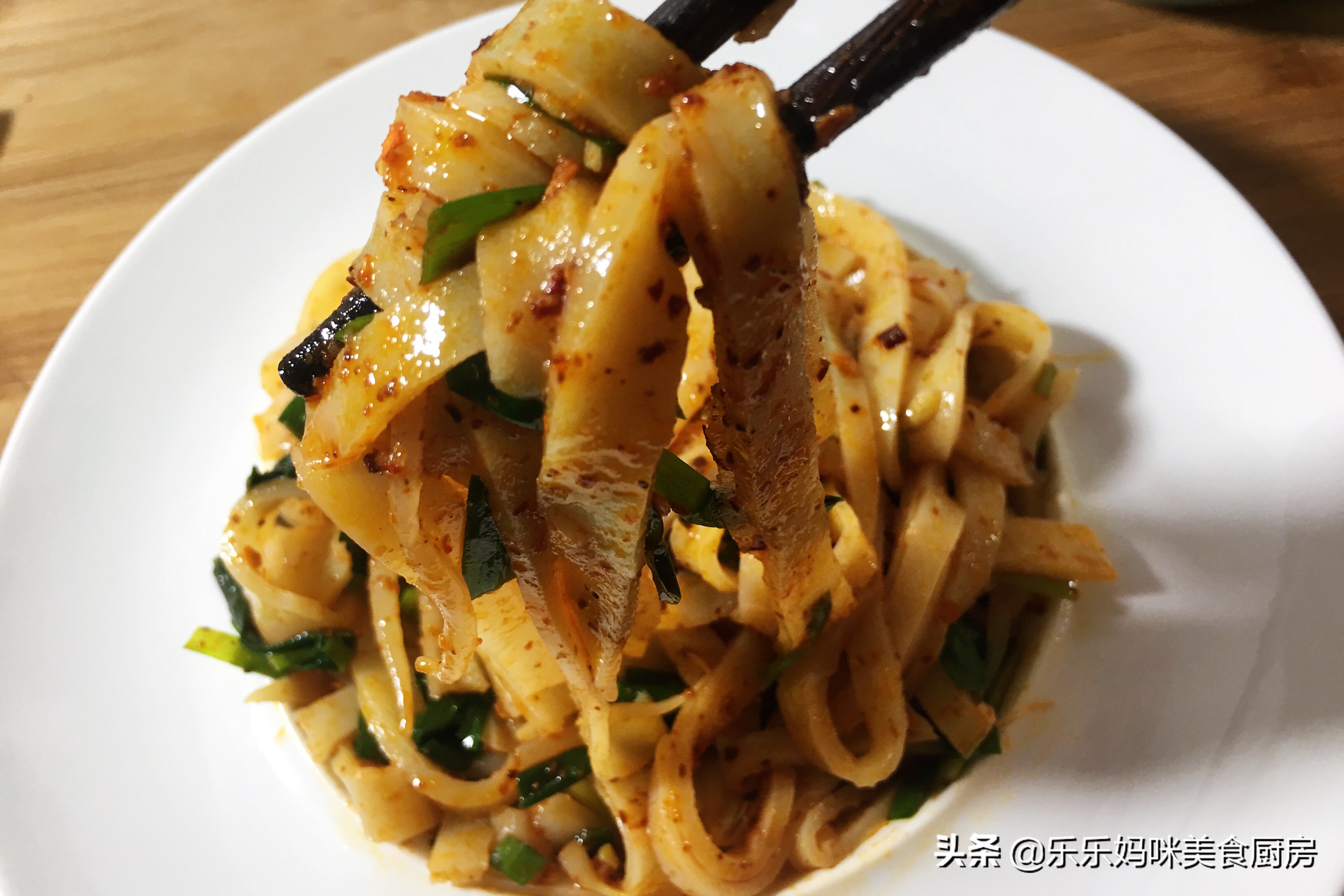 在家蒸凉皮揭不下来怎么回事,为什么自己蒸凉皮会开裂