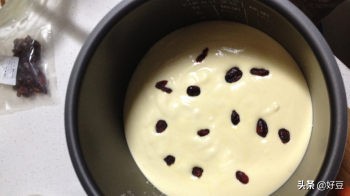 电饭煲蛋糕做法不用蛋糕粉打蛋器,用红丝绒蛋糕预拌粉做电饭煲蛋糕