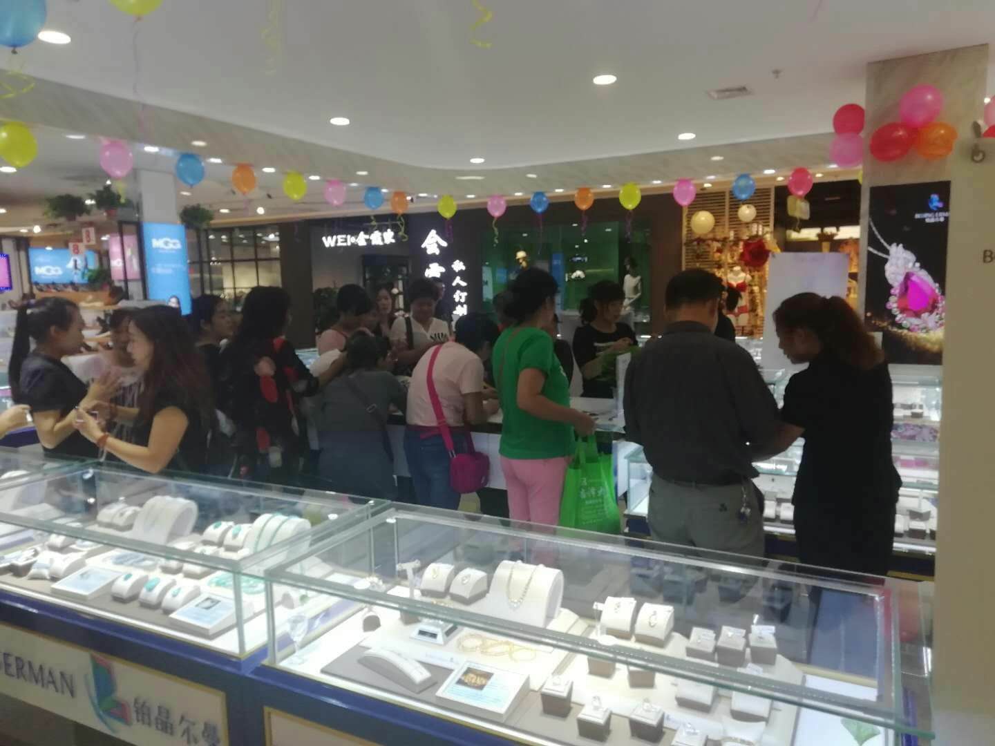 如何开珠宝店经营模式,新手怎么开珠宝店