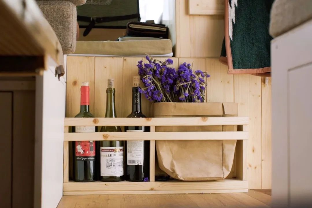 互联网大厂情侣辞职，爆改12㎡房车：不买房也可以很快乐