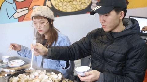 冲着“海虫子”去的卜卜贝，每天排队到凌晨1点