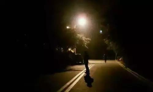 26个女包揭秘25年前奇案,26个无人认领女包