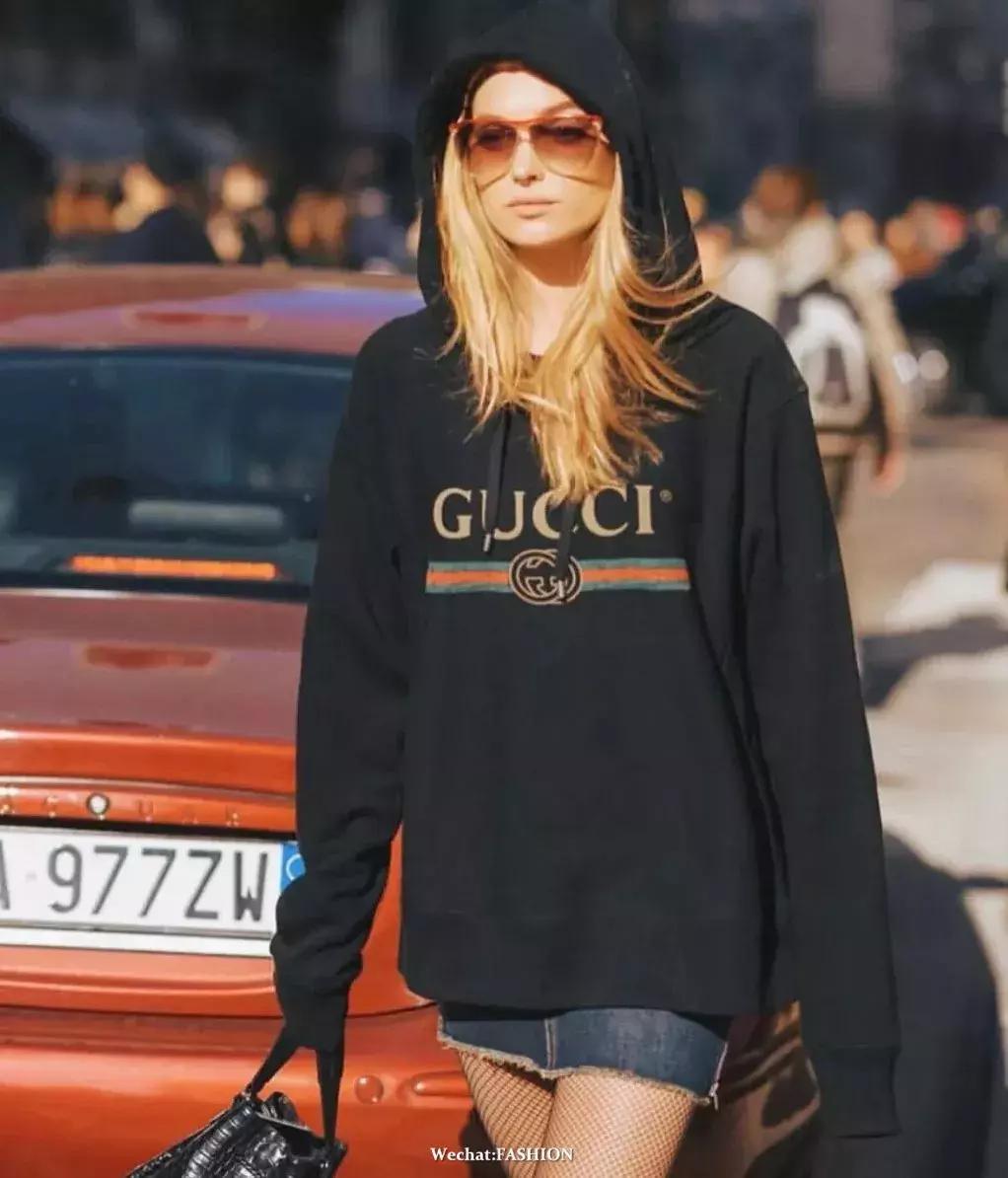 卫衣配什么裙子好看春天,卫衣裙子怎么搭配才好看