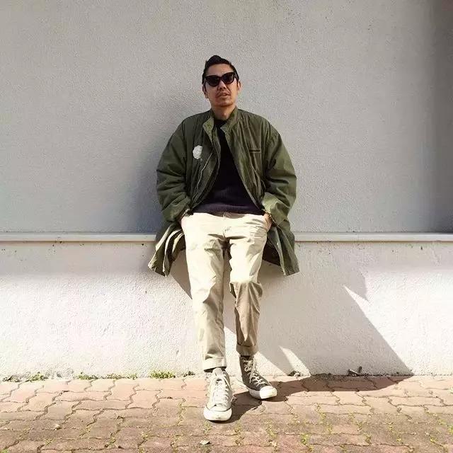 今天余文乐老师要为你们上一堂军装搭配课，答应我要好好学习哟！