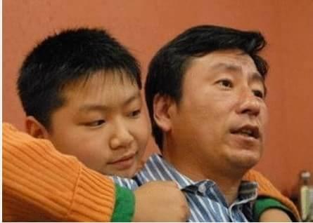 白岩松谈学生现状,白岩松对儿子说你要考第一