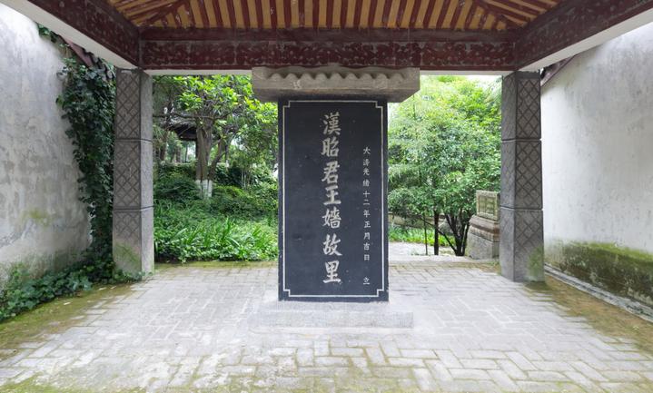 宜昌这个地方产美女，有一个大家都认识，现在还能让熊孩子涨知识