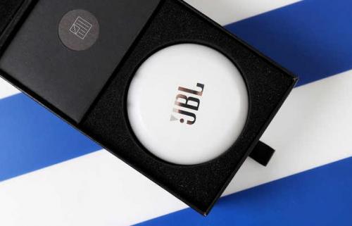 苹果蓝牙耳机和华为蓝牙耳机,jbl蓝牙耳机与苹果蓝牙耳机