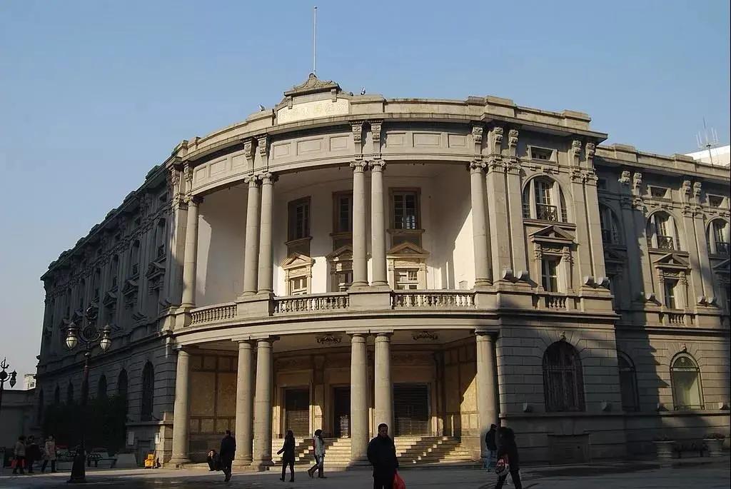 大牌为何喜欢抄小众品牌,大牌为什么喜欢黑白