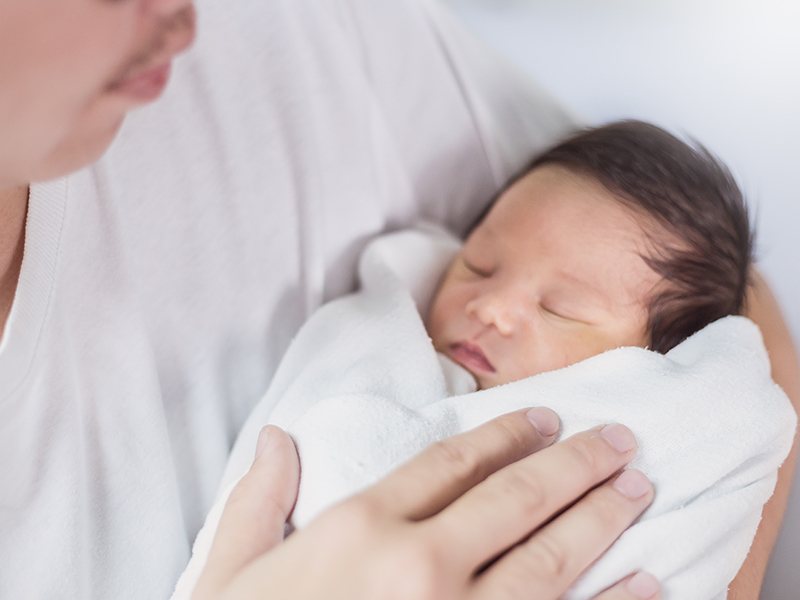 北鼻满4个月脖子软趴趴？帮0～1岁孩子锻炼肌力，你可以这样做