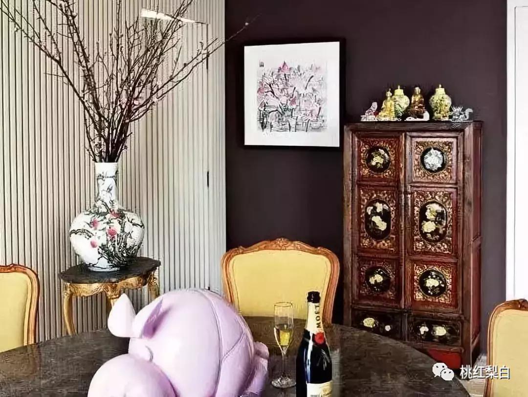 刘嘉玲和天价娃娃合影,刘嘉玲买画