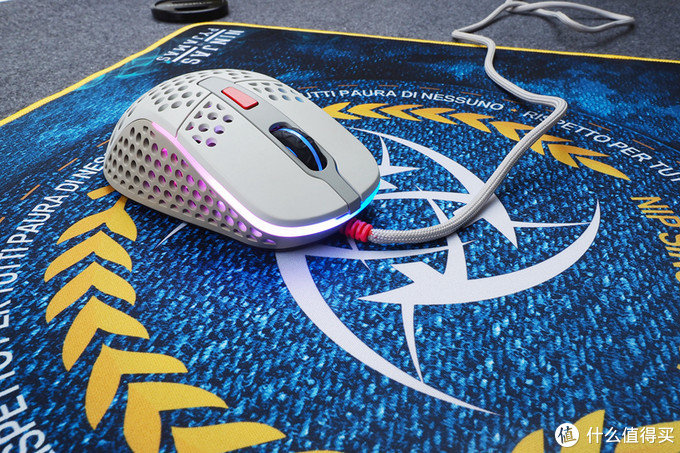 xtrfym4和xtrfym42区别,xtrfym4鼠标适合多大的手