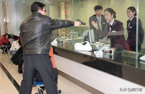 在银行存款时被抢银行有责任吗,在银行存钱被抢劫了怎么处理