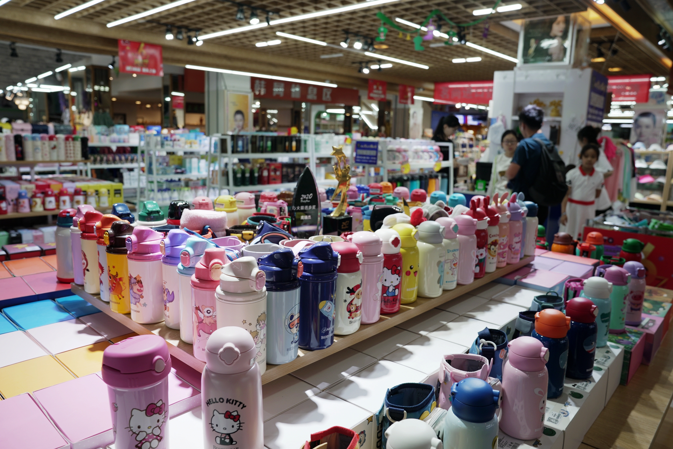 韩国商品交易中心威海韩乐坊,大量游客涌入韩国