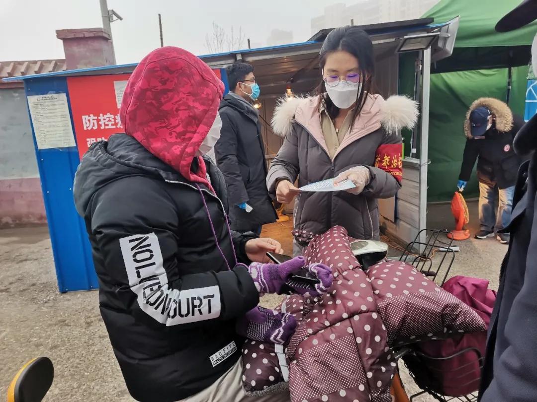 致敬巾帼战疫英雄,致敬坚守一线的巾帼英雄