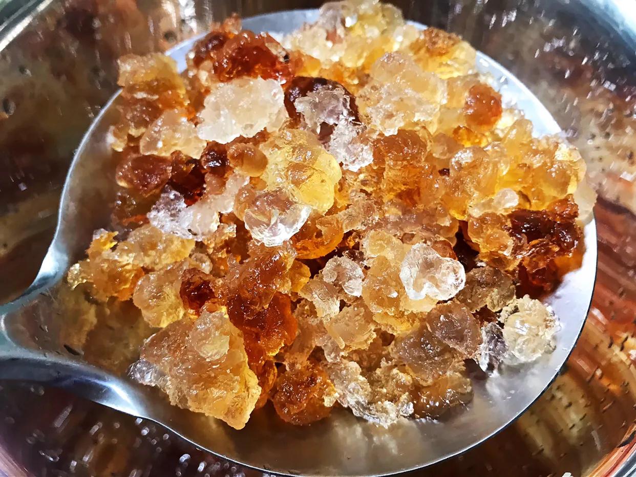 银耳羹怎么熬制好喝又营养,银耳桃胶皂角米银耳羹