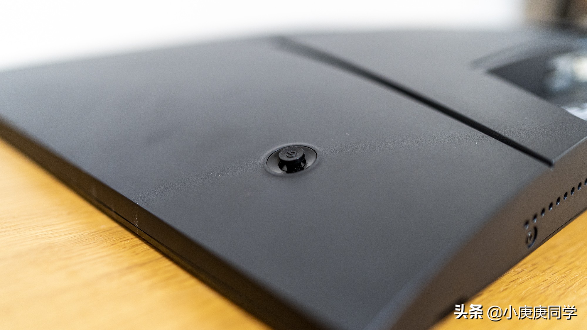 hkc24寸165hz显示器游戏测评,hkc1k144hz显示器曲面