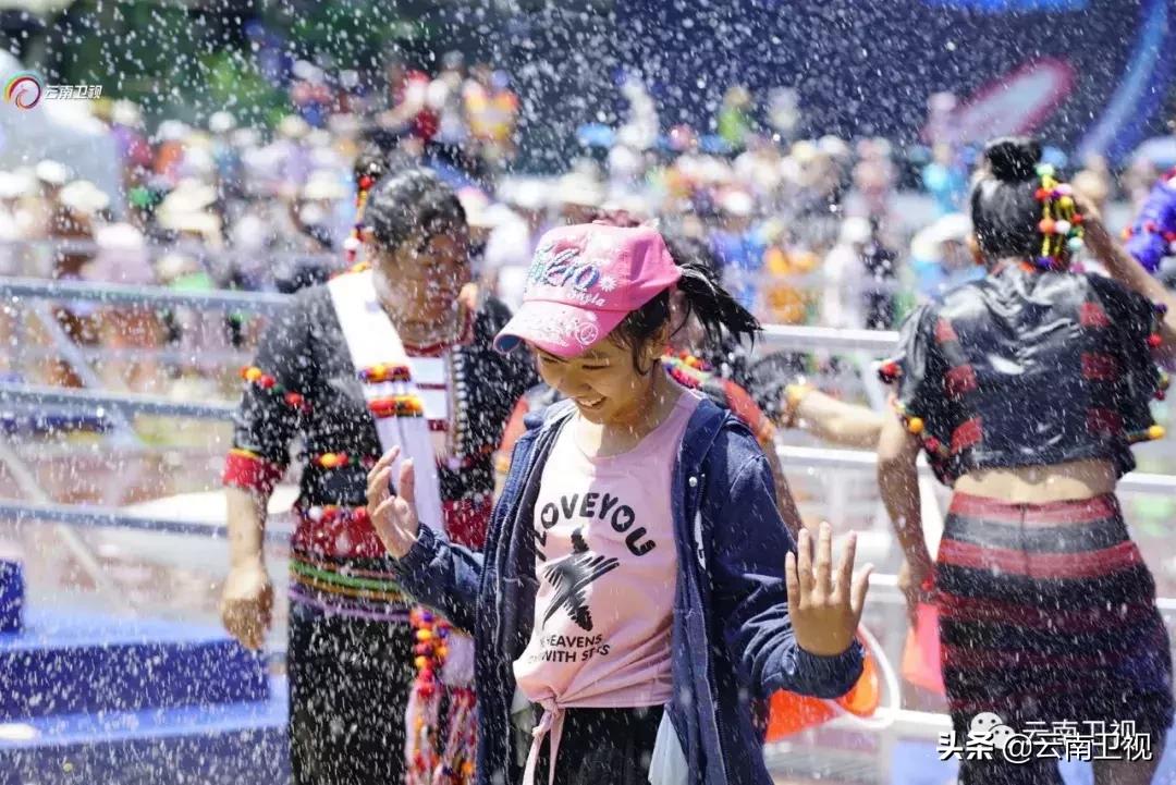 2019德宏泼水狂欢节,2019德宏国际泼水节图片