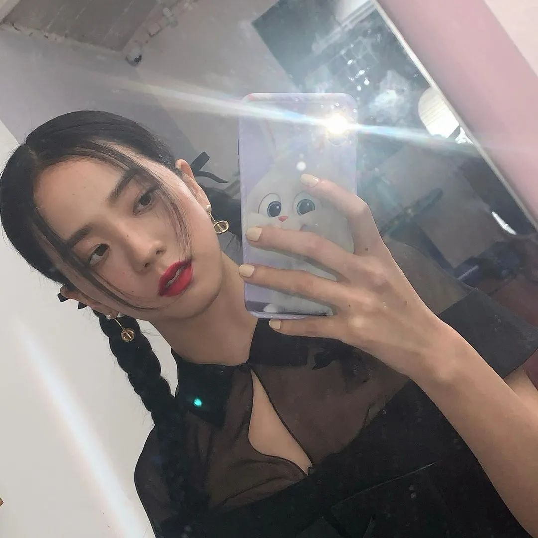 从BP小糊咖到Dior千金,Jisoo的脸越来越值钱了