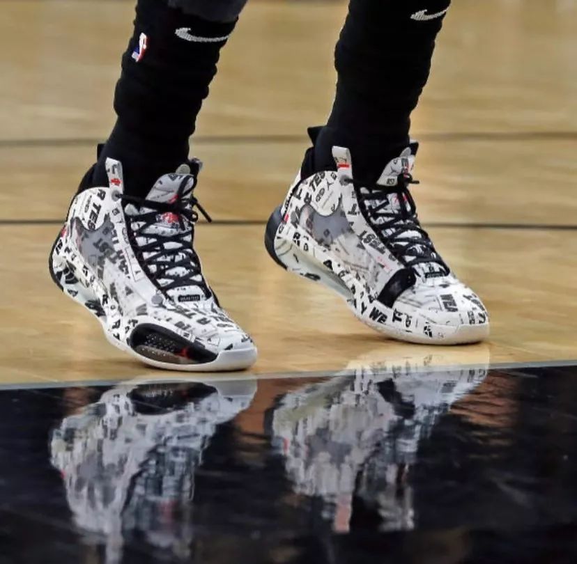 塔图姆和拉塞尔同框官方视频,nba球员上脚利拉德8