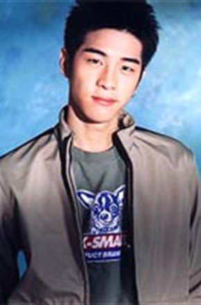 范晓萱割子宫是真的吗,范晓萱打舌钉打耳洞的样子