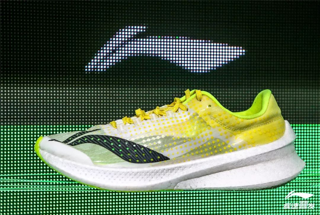 亚瑟士碳板跑鞋metaspeedsky,up302.0elite碳板跑鞋