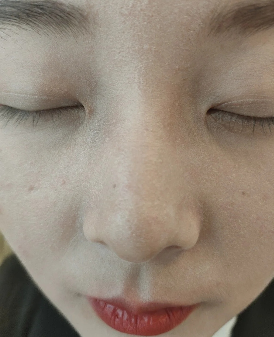 涂粉底液的最佳方法,涂粉底液的正确方法从下往上