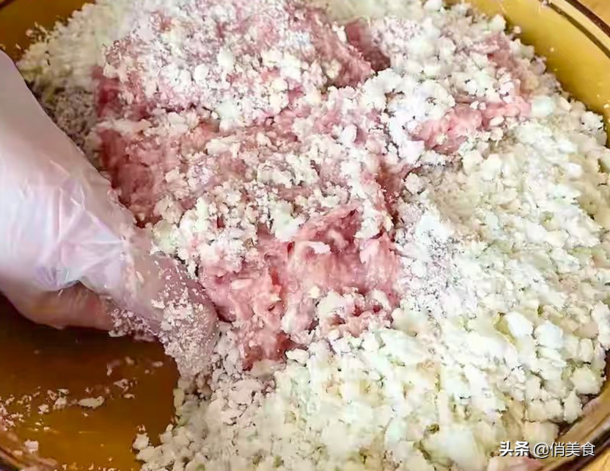 炸肉丸子吃几个不过分,炸丸子记住不要放面粉