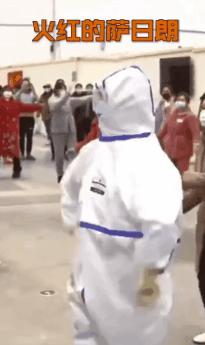 超级无敌可爱！医院院长在接受采访，摄像机意外拍下这一幕……