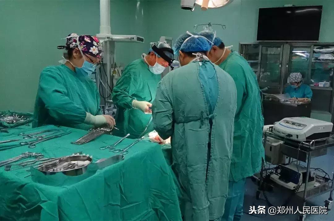 老人尾椎多长了一个凸出的骨头,老人尾巴骨有个凸起疙瘩疼