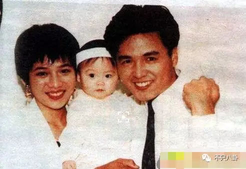 张庭夫妇旗下的微商成员,张庭的微商团队有多大