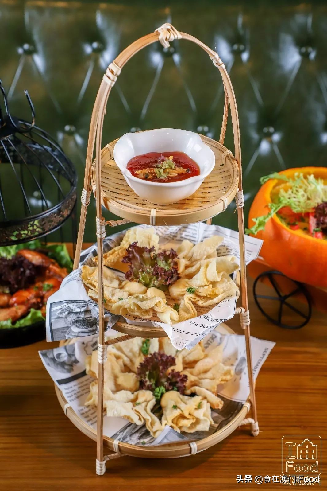 澳门探店|新马路有一家人气斜坡西餐厅!菠萝BB猪必吃