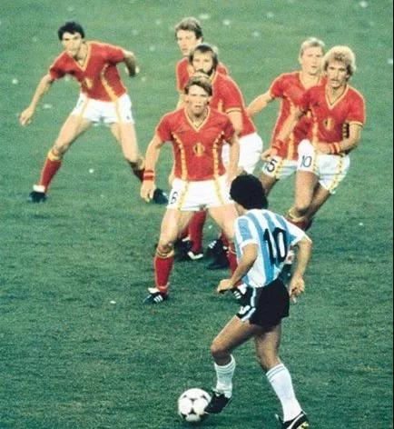 足坛名画之梅西1v11,足坛世界名画完整版