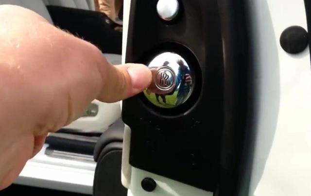 最贵的劳斯莱斯雨伞一把多少钱,劳斯莱斯车里最贵的雨伞多少钱