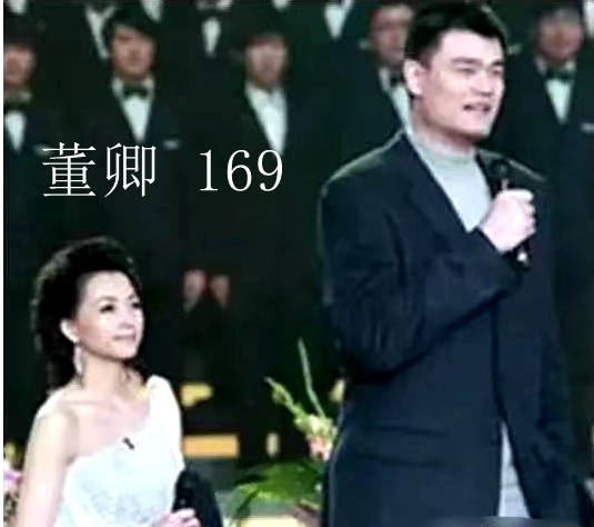 姚明与女儿姚沁蕾最近打球视频,姚明12周岁的女儿姚沁蕾身高