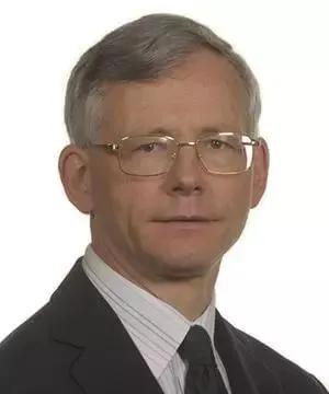 他们生吞3500寄生虫卵，花费1.5万元，只为治疗秃头