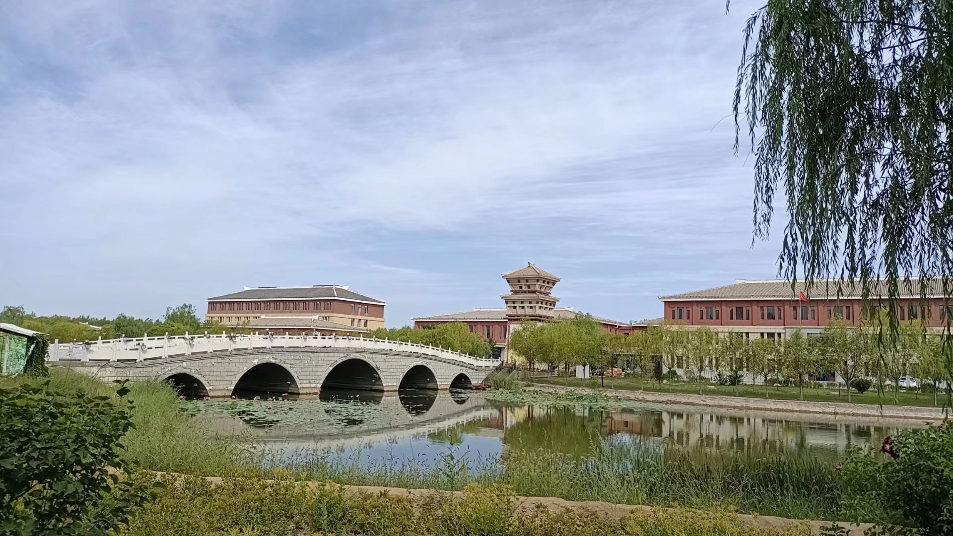 出淤泥而不染濯清涟而不妖歌曲,出淤泥而不染濯清涟而不妖意思