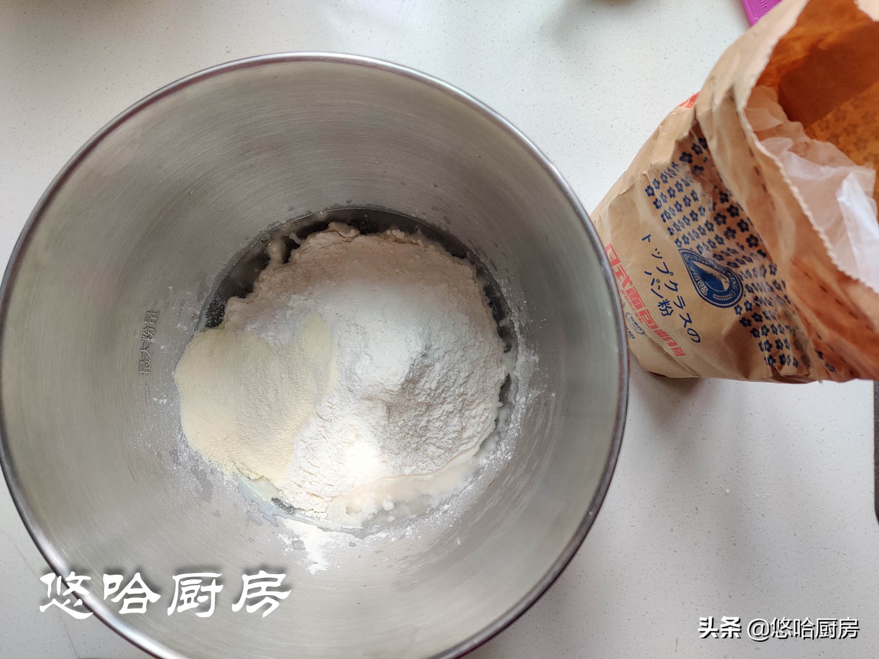 爱吃面包不用花钱买,香甜的松软小面包快快动手制作吧