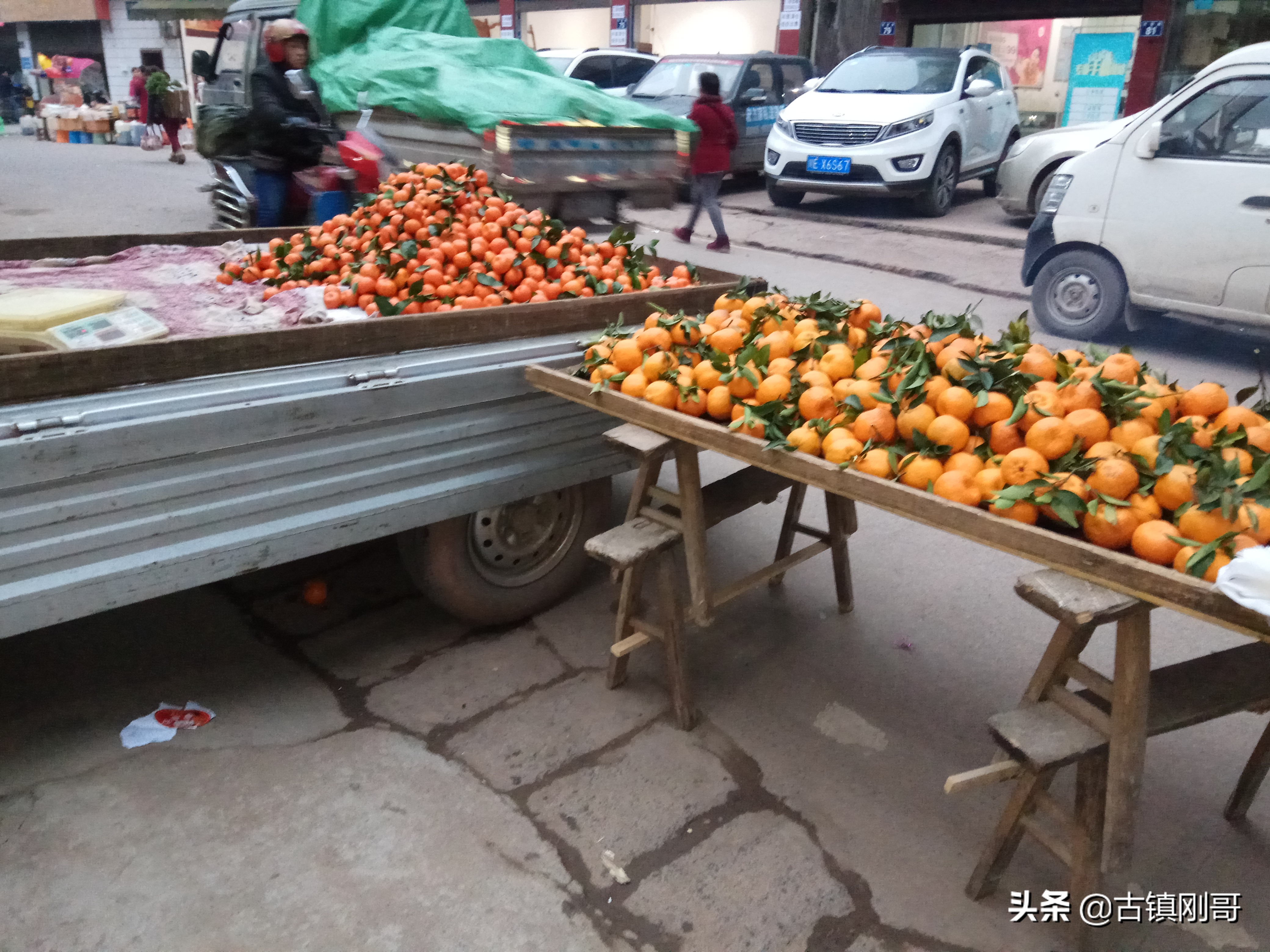 一个农村卖沙糖桔的小伙,农村小伙干销售第一天拿下500