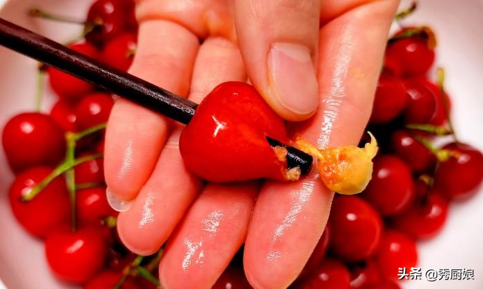 市场碰到此果别手软，营养极高，简单一煮放冰箱里，过6月就少了