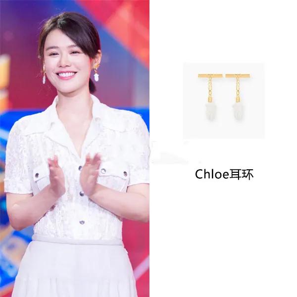 现在的女生喜欢戴玉佩还是项链,现在女孩子都流行戴什么项链